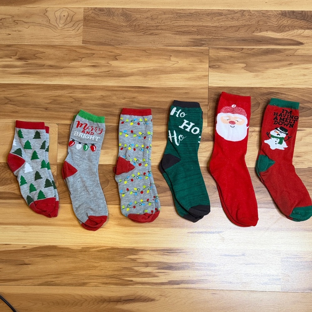 3 for $20 UNBRANDED Ladies Novelty Christmas Themed Crew Socks Lights Santa Snow